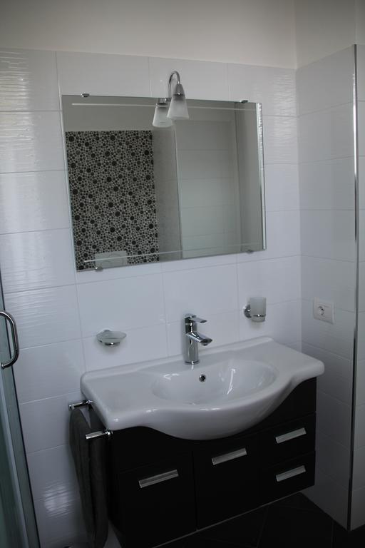 La Ciliegia Bianca Bed & Breakfast Belgirate Room photo